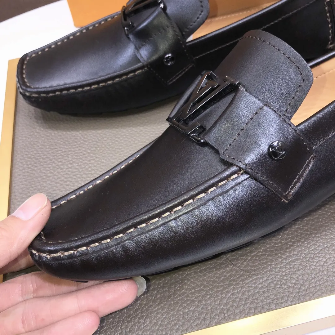 Men's men's shoes 💰420💰 [LV Doudou shoes] (water-dyed cowhide lining) new model is on the market, available on the official website. The new Doudou shoes are processed into single-color materials, and the uppers are made of imported cowhide material. The body of the shoe is fully hemmed with mark thread, and is lined with imported original cowhide leather. The elegant shoe shape is super suitable for all-matching, and the size is 38-44.
